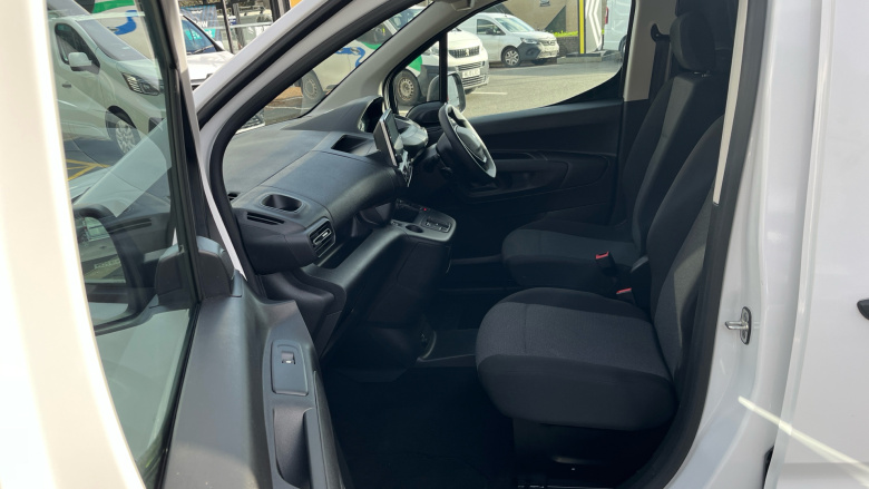 Peugeot Partner E-Standard 800 100kW 50kWh Professional Premium + Van Auto